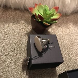 🌺NEW🌺Tommy Hilfiger stainless steal ring